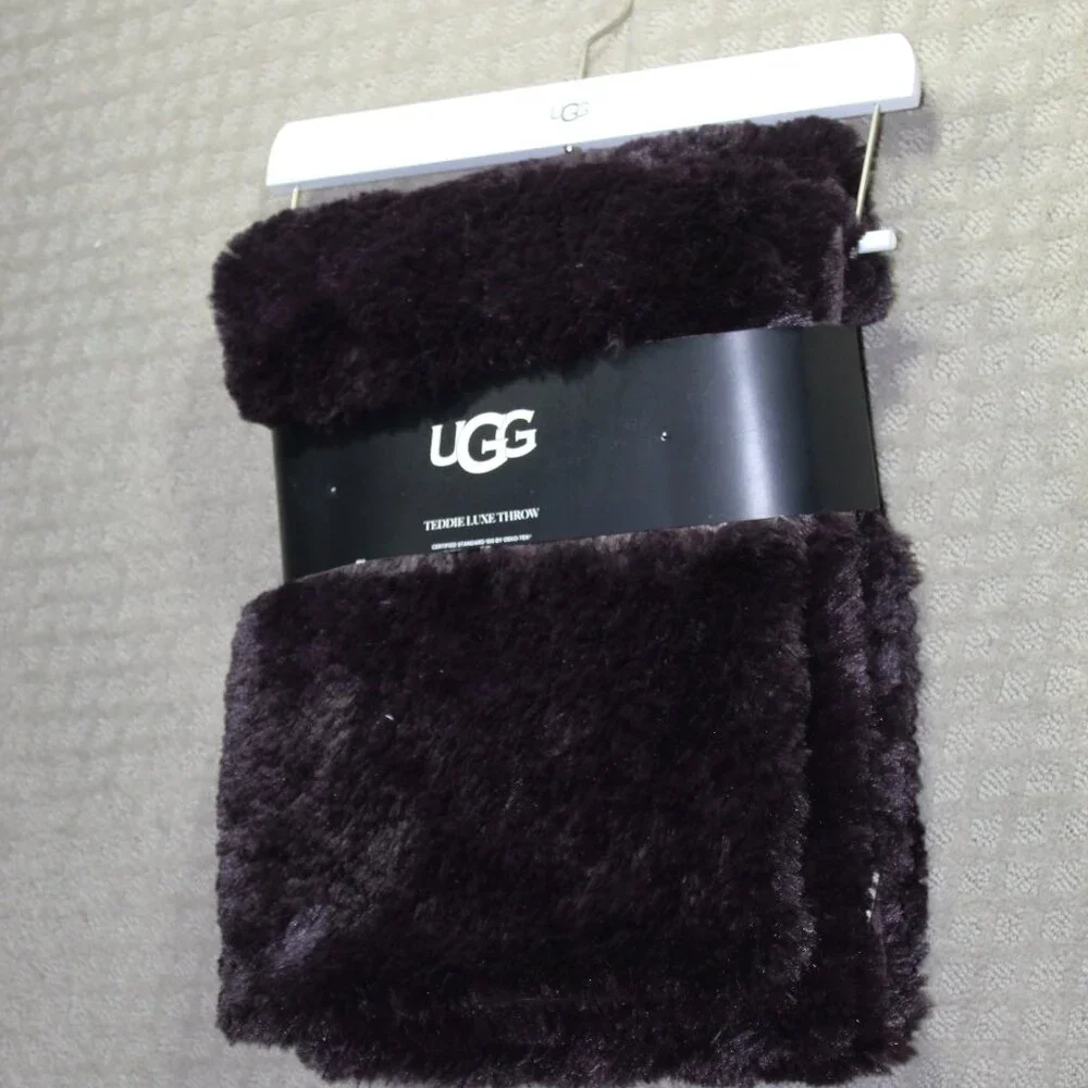 UGG Teddie Luxe Eggplant Purple Throw Blanket - 50x70 Inches, New IOP